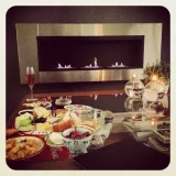 Sfeerhaard met gezellige eettafel