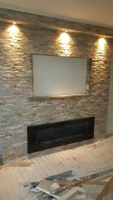 Steenstrip in aanbouw met haard